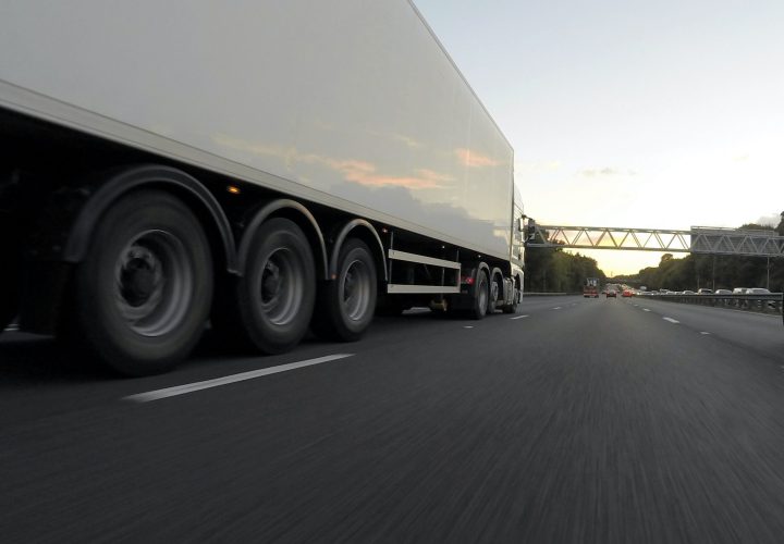 Caminhão Evoloy Transportes e Logística